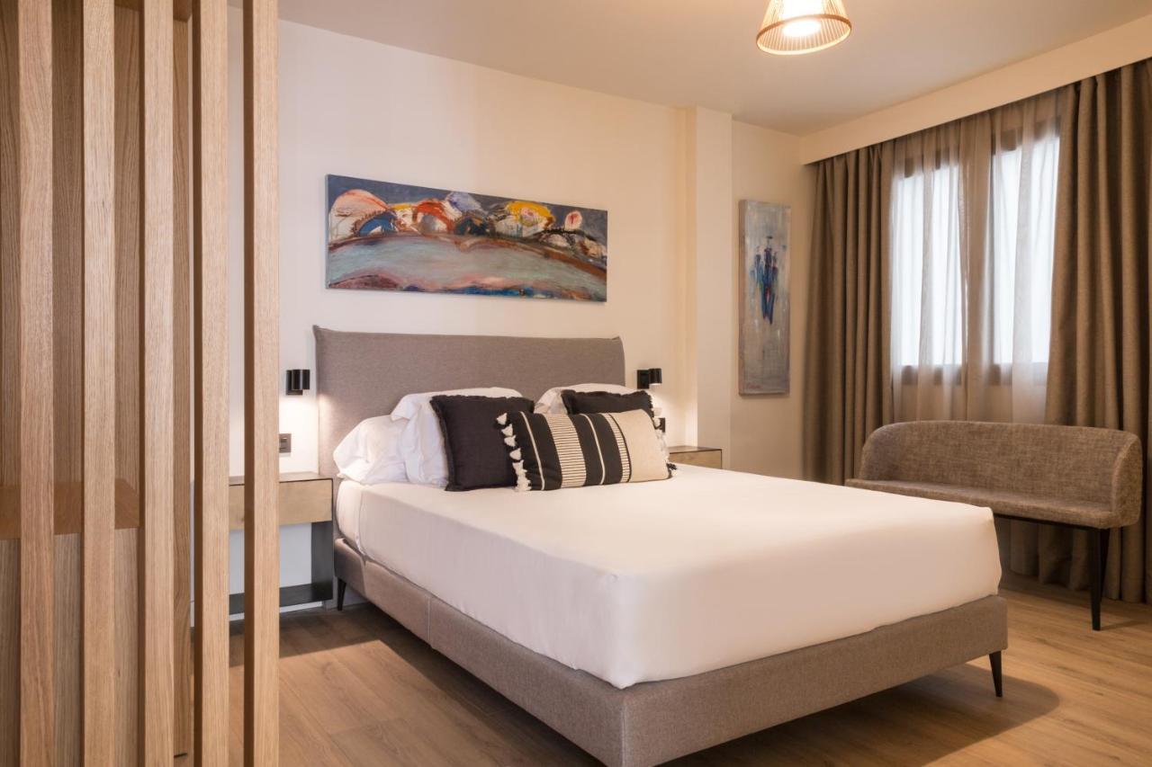 Puerta Catedral Suites Siviglia Esterno foto