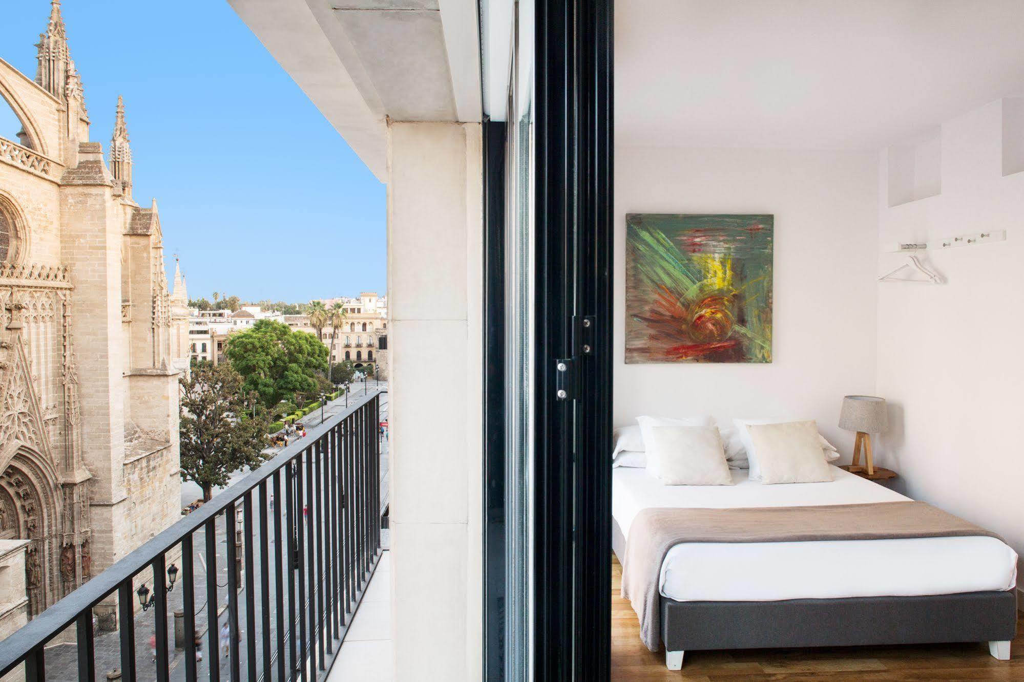 Puerta Catedral Suites Siviglia Esterno foto